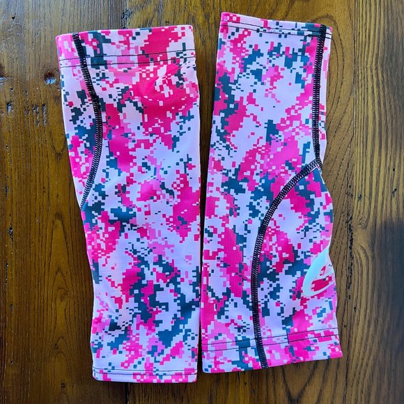ASICS Pink and Grey Print Arm Sleeves - Picture 2 of 7